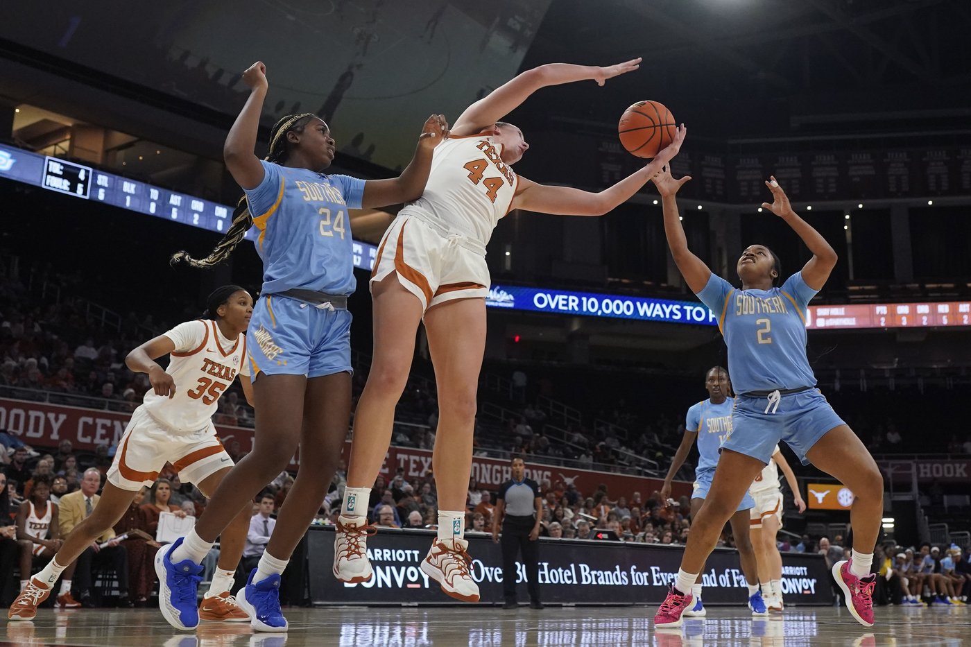 Taylor Jones scores 19 to lead No. 6 Texas to a 97-39 win over Southern | iNFOnews.ca Taylor Jones scores 19 to lead No. 6 Texas to a 97-39 win over Southern | iNFOnews.ca