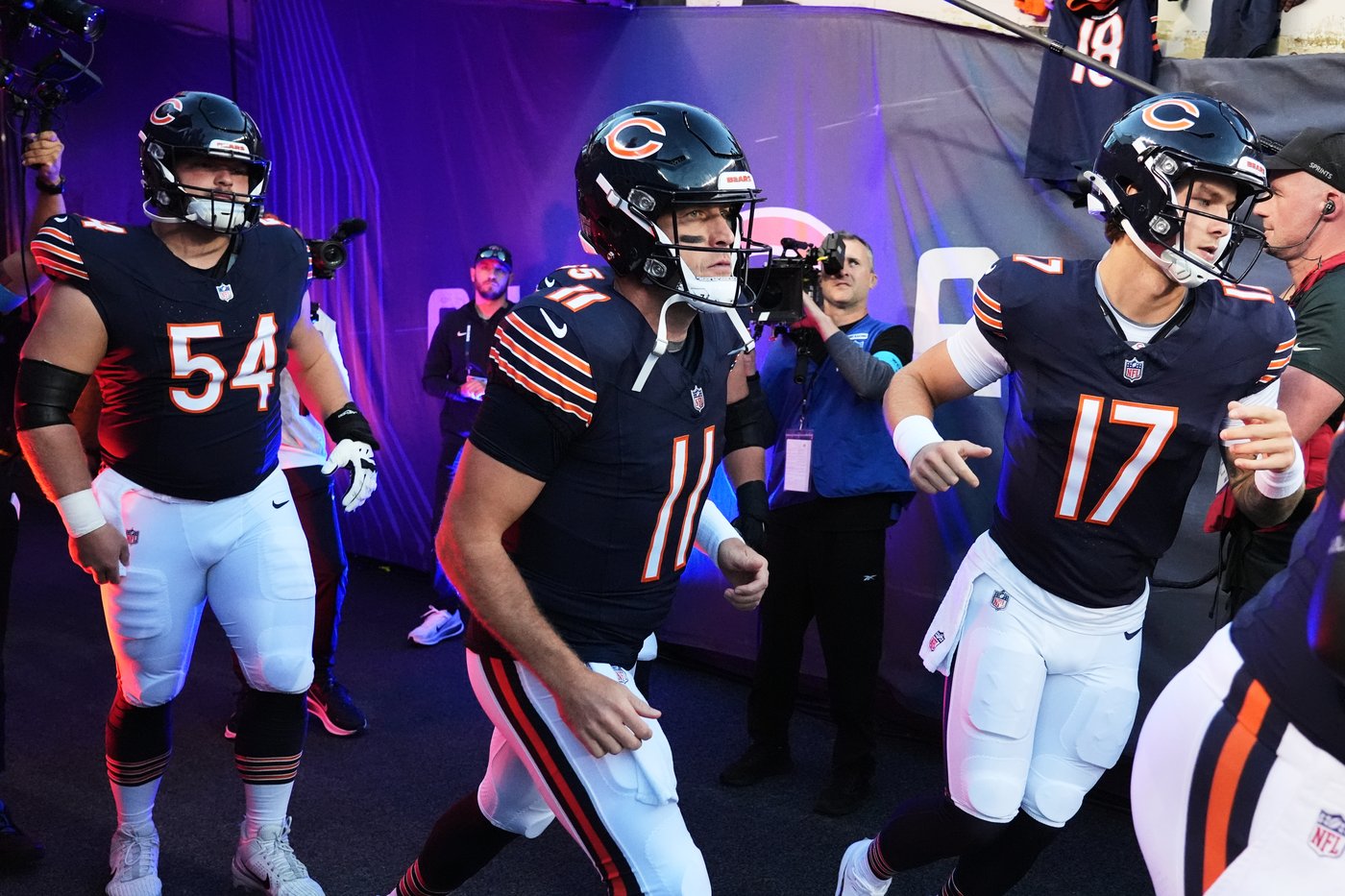 Bears coach Ben Johnson is considering his options at quarterback for matchup with the Jets | iNFOnews.ca Bears coach Ben Johnson is considering his options at quarterback for matchup with the Jets | iNFOnews.ca