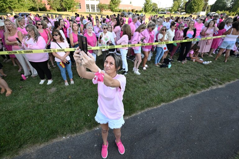 Women in pink rally in support of Lindsay Clancy who is on trial for killing 3 children | iNFOnews.ca