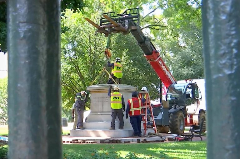 Virginia removes three Confederate memorials | iNFOnews.ca
