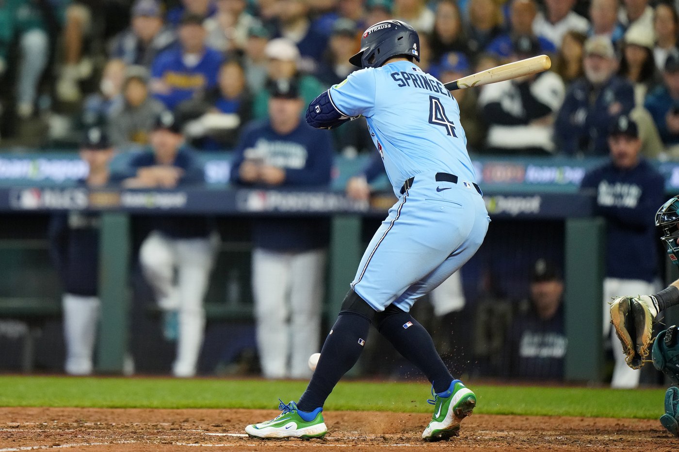 Photo Gallery: Mariners take 3-2 lead in ALCS with 6-2 win in Game 5 | iNFOnews.ca