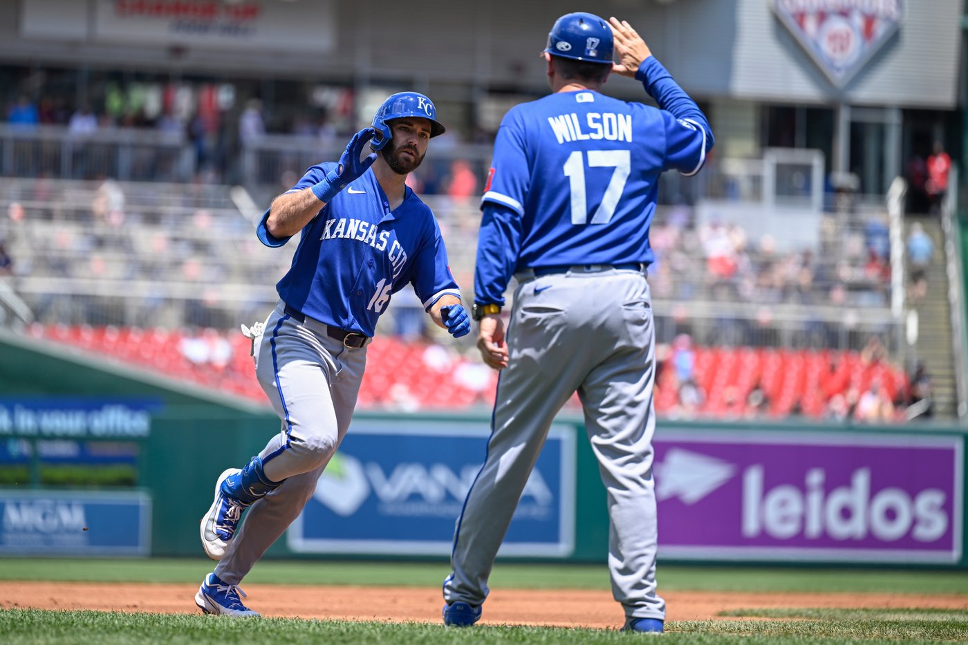 Avila rebounds, taking a shutout into the 6th as the Royals beat Washington 6-2 to avoid a sweep | iNFOnews.ca