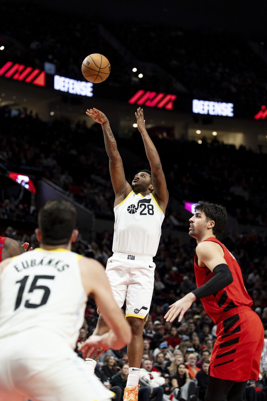 Henderson hits late jumper, Avdija and Sharpe each score 27 as Trail Blazers beat Jazz 122-120 | iNFOnews.ca