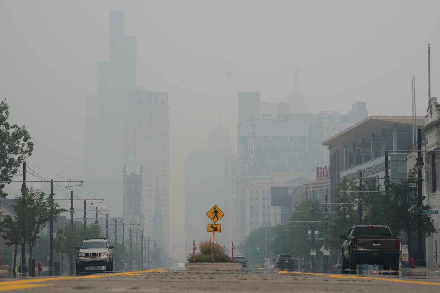 Heavy smoke from wildfires is darkening skies from the US Midwest to the East Coast, in photos | iNFOnews.ca
