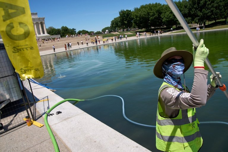 Trump administration uses hydrogen peroxide and tiny bubbles against algae in Reflecting Pool | iNFOnews.ca