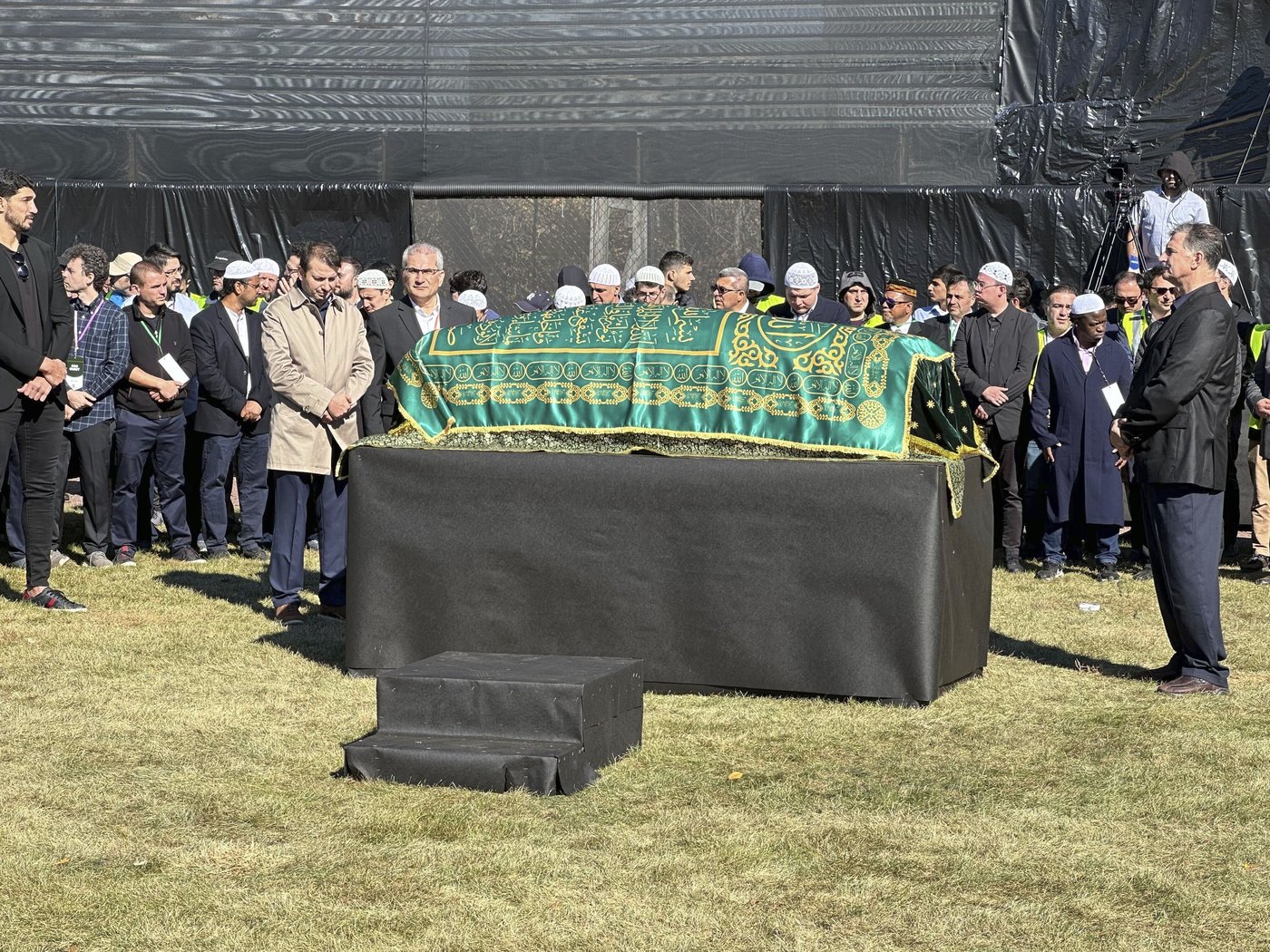 Thousands mourn Fethullah Gülen, a Turkish spiritual leader who died in the US | iNFOnews.ca
