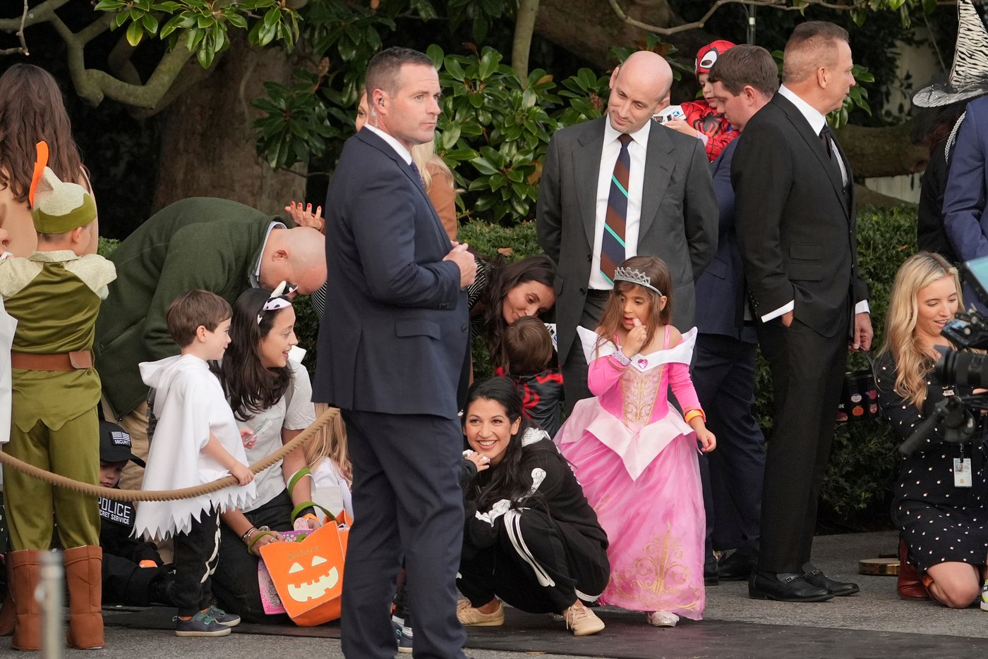Trump hosts White House Halloween bash with superheroes and presidential lookalikes amid shutdown | iNFOnews.ca