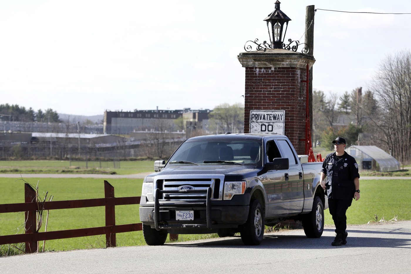 Inmates stab correctional officers at a Massachusetts prison | iNFOnews.ca