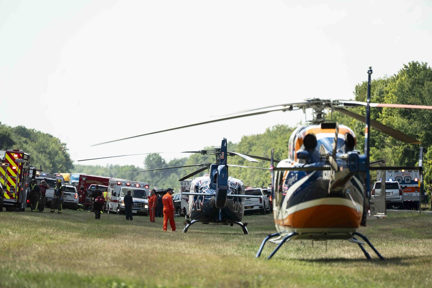 Tour bus rollover kills 5 on interstate highway in western New York | iNFOnews.ca
