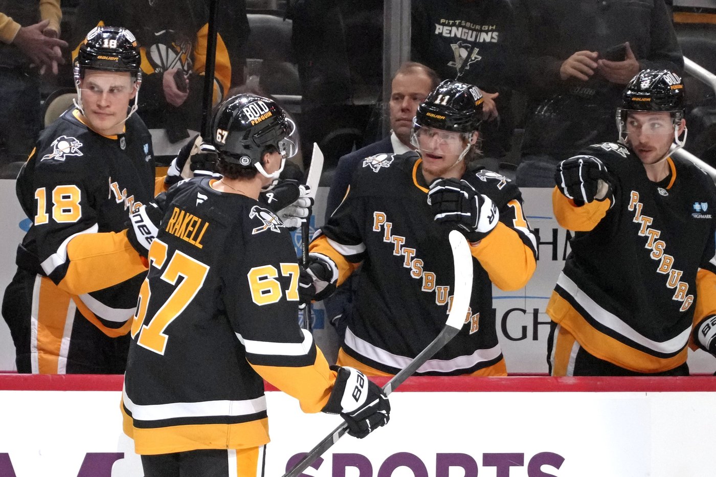 Brayden Point's OT winner helps Lightning rally past Penguins, 3-2 | iNFOnews.ca