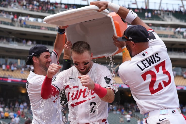 Kody Clemens hits a walk-off grand slam with 2 outs in the 9th to send the Twins past the Royals 4-3 | iNFOnews.ca