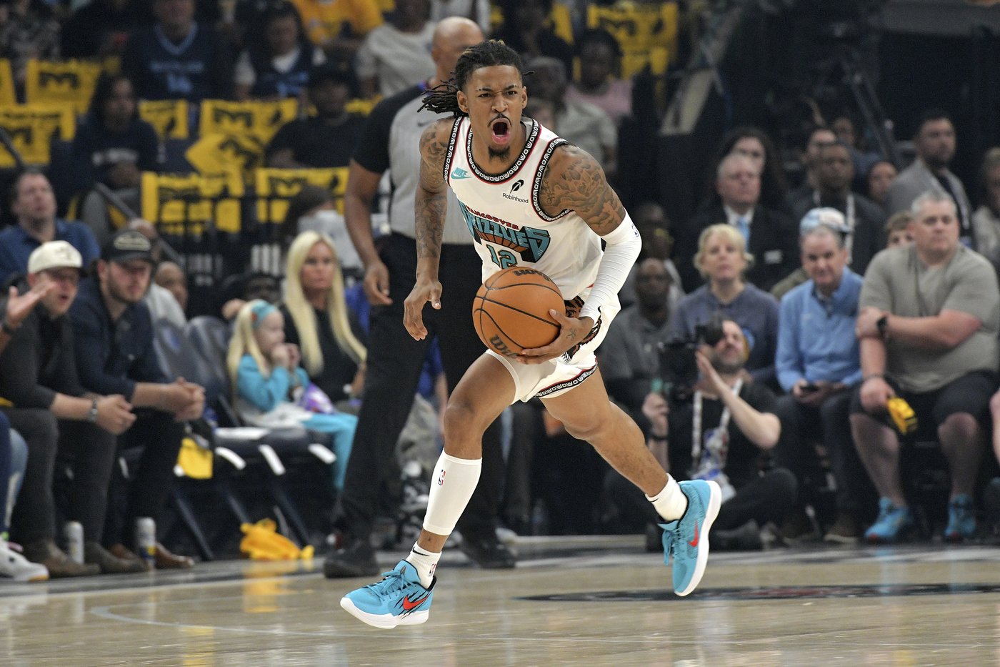Thunder rally from 29 points down after Morant leaves with injury, top Grizzlies for 3-0 series lead | iNFOnews.ca Thunder rally from 29 points down after Morant leaves with injury, top Grizzlies for 3-0 series lead | iNFOnews.ca