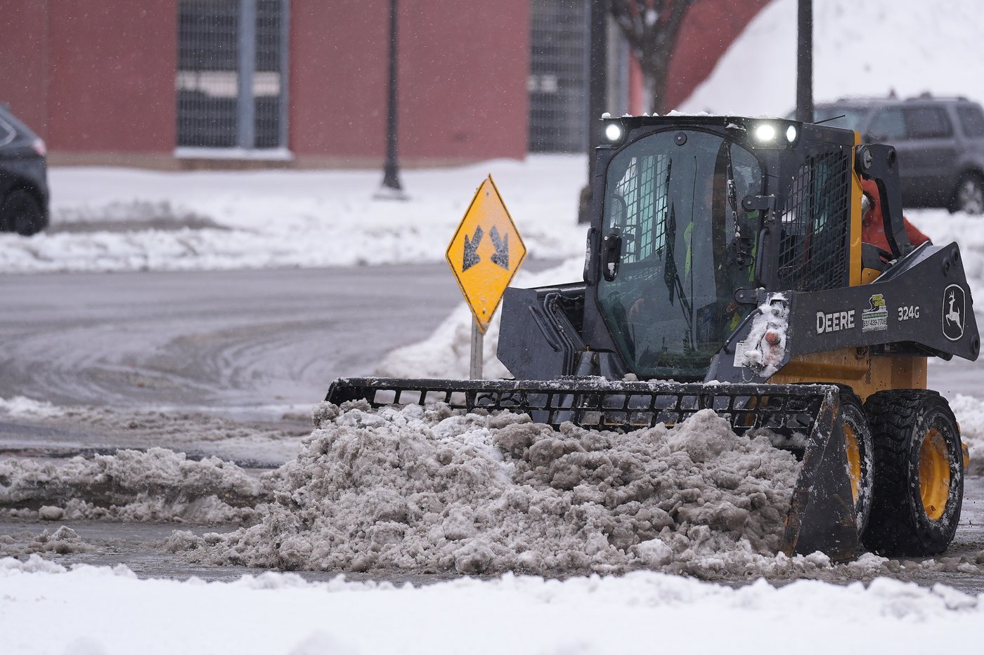 Snow and wind batter parts of US, with threat of thunderstorms and tornadoes starting later Sunday | iNwheels Snow and wind batter parts of US, with threat of thunderstorms and tornadoes starting later Sunday | iNwheels