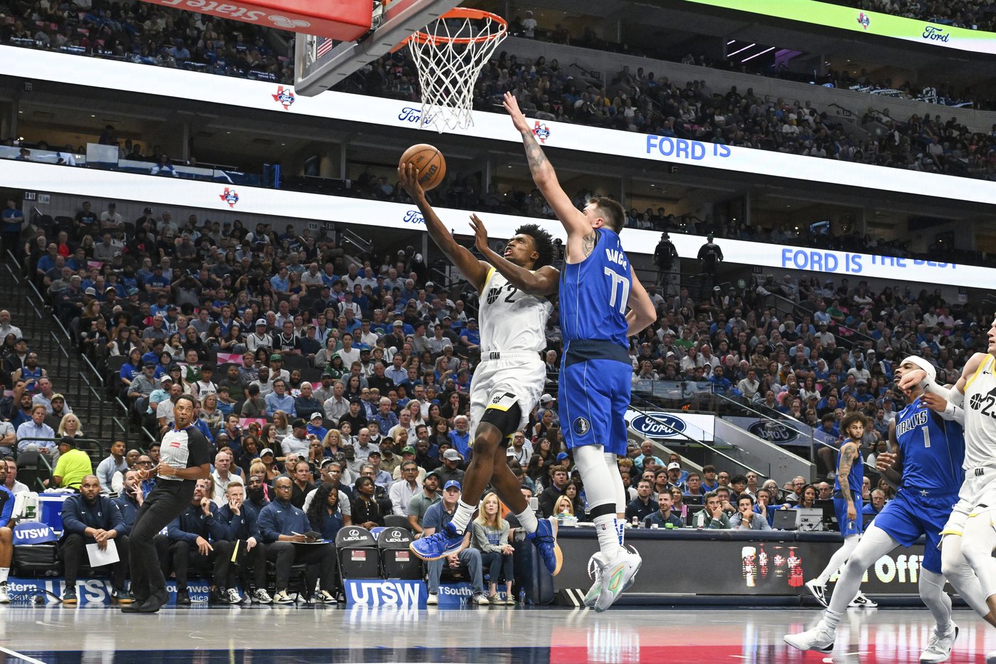 Kyrie Irving scores 23 points to lead Mavericks past Jazz 110-102 | iNFOnews.ca Kyrie Irving scores 23 points to lead Mavericks past Jazz 110-102 | iNFOnews.ca