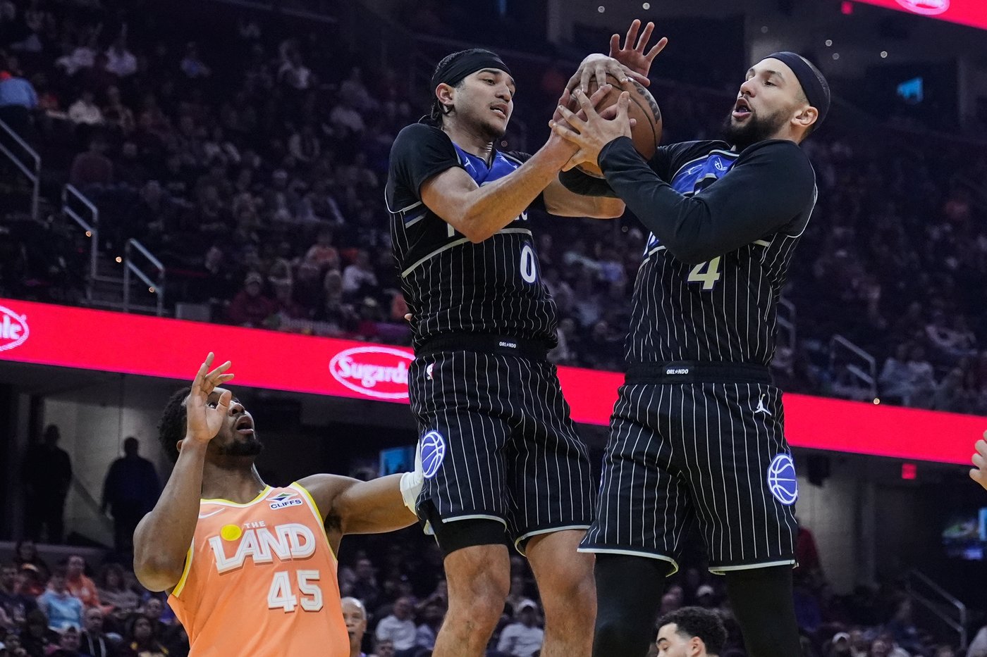 Mitchell scores 45 as Cavaliers beat Magic 114-98 for 4th straight win | iNFOnews.ca