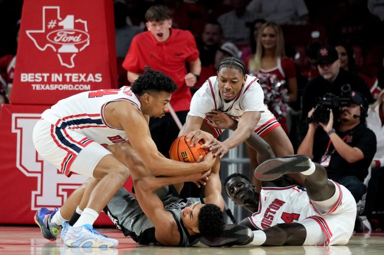 No. 5 Houston takes out the frustration of 3 straight losses with a 102-62 win over Colorado | iNFOnews.ca