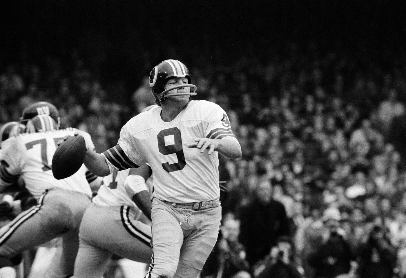 Sonny Jurgensen, the strong-arm QB whose personality made him a beloved football figure, dies at 91 | iNFOnews.ca
