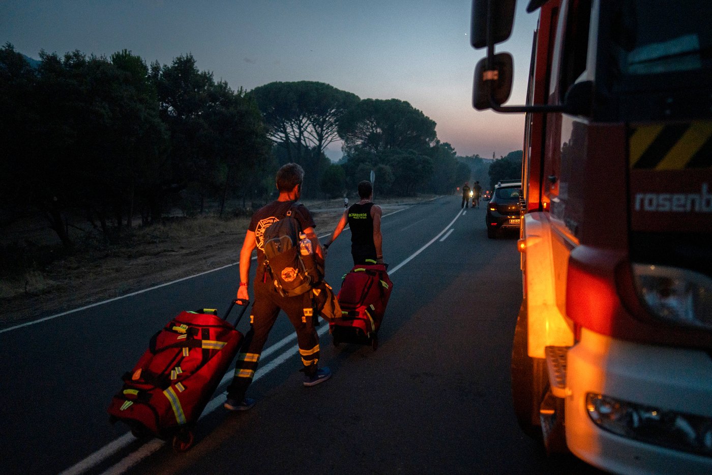 The Latest: Fire crews in southwest France battle massive blaze as they face extreme temperatures | iNFOnews.ca The Latest: Fire crews in southwest France battle massive blaze as they face extreme temperatures | iNFOnews.ca