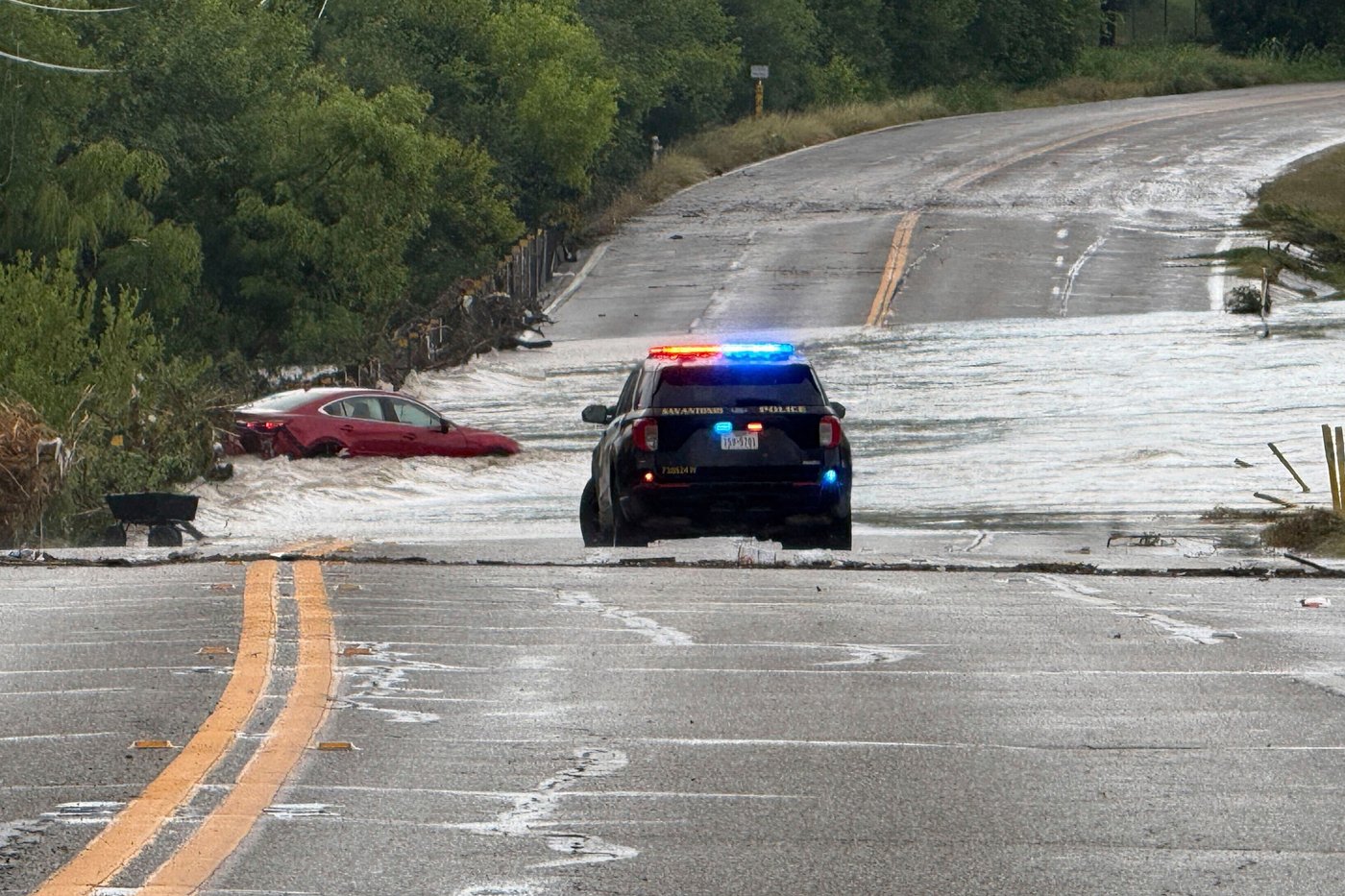 At least 5 dead and 2 missing in San Antonio after heavy rains flood parts of Texas | iNFOnews.ca