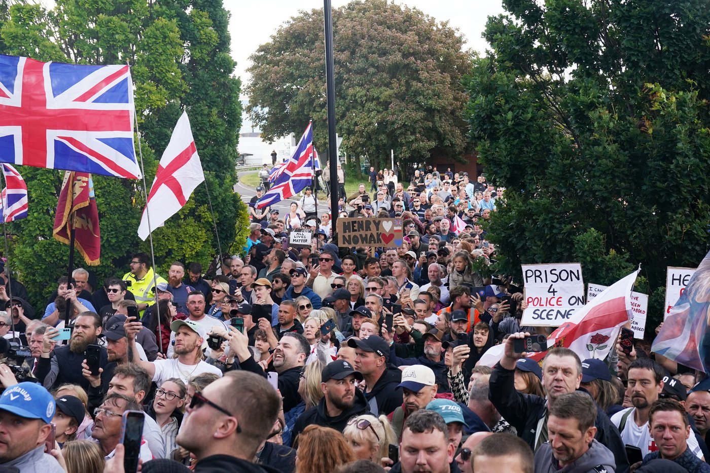 The case of a UK teen who died from a stab wound while handcuffed by police stirs debate | iNFOnews.ca The case of a UK teen who died from a stab wound while handcuffed by police stirs debate | iNFOnews.ca