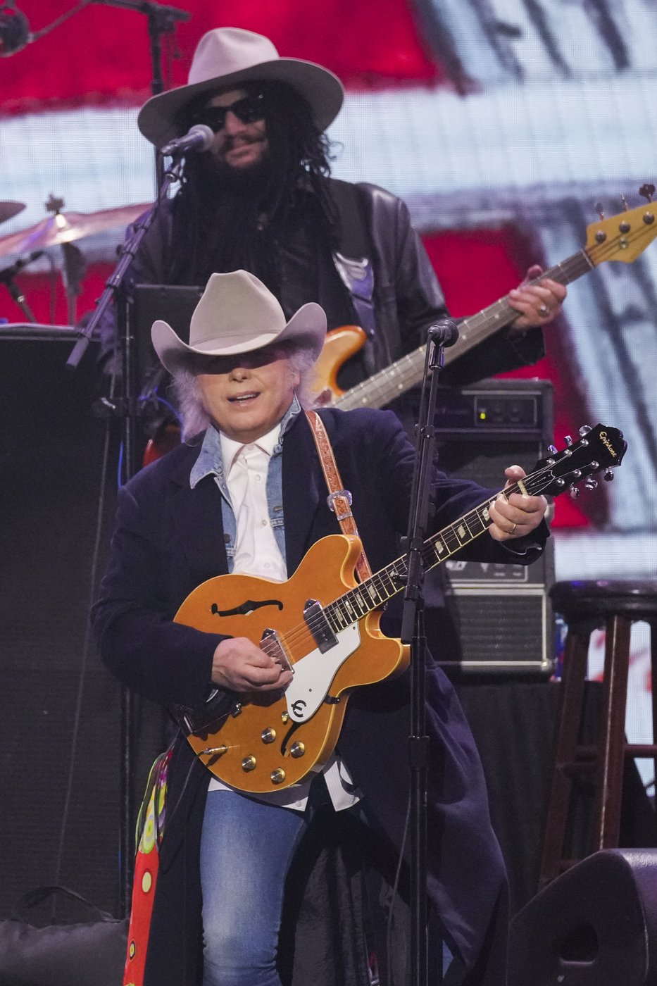 Tie-dye and dancing bears: Grammy weekend begins with Grateful Dead honored as Persons of the Year | iNFOnews.ca