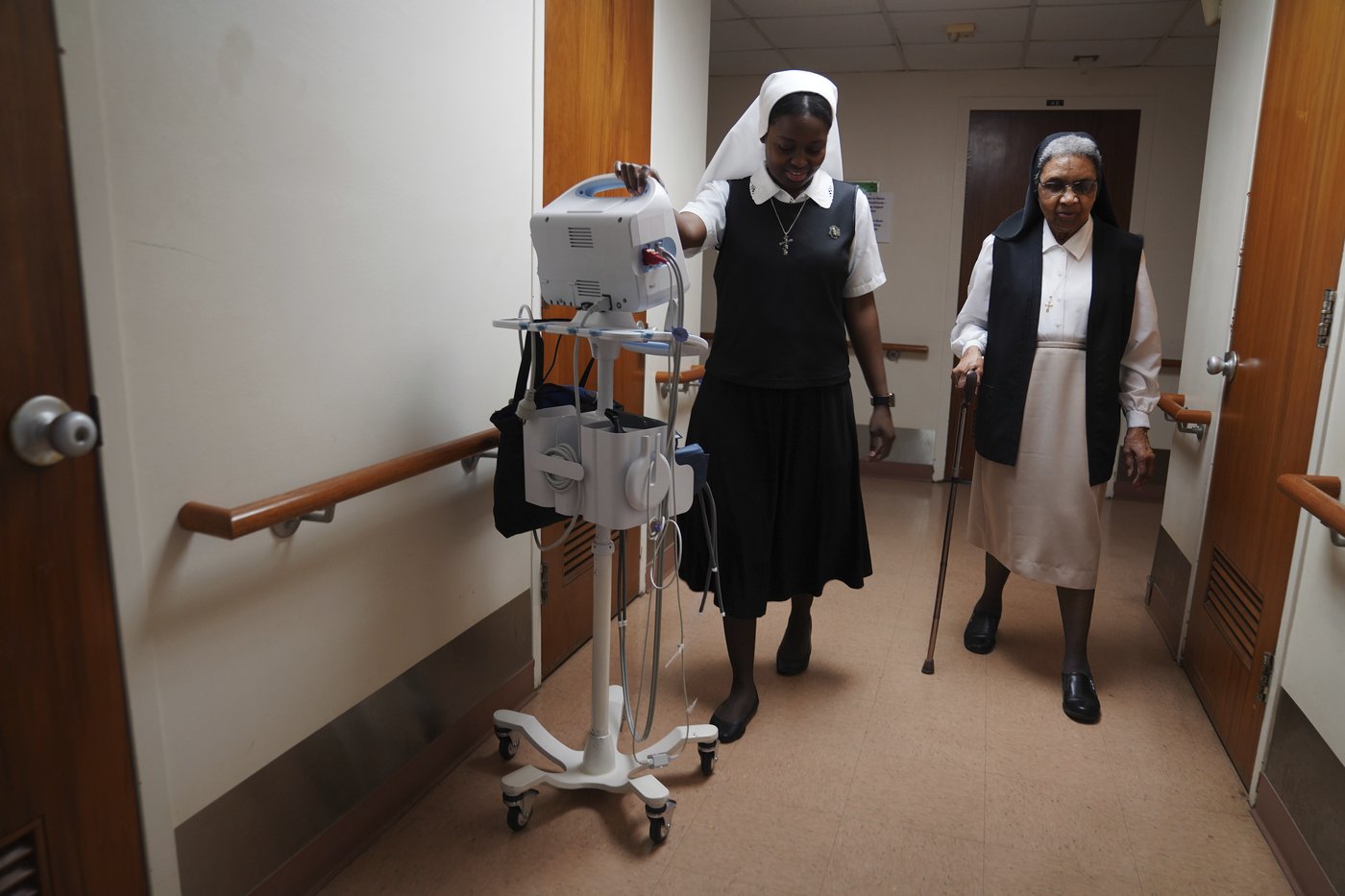 Leap of faith: A few young women in US buck the trends by joining the ranks of Catholic nuns | iNFOnews.ca