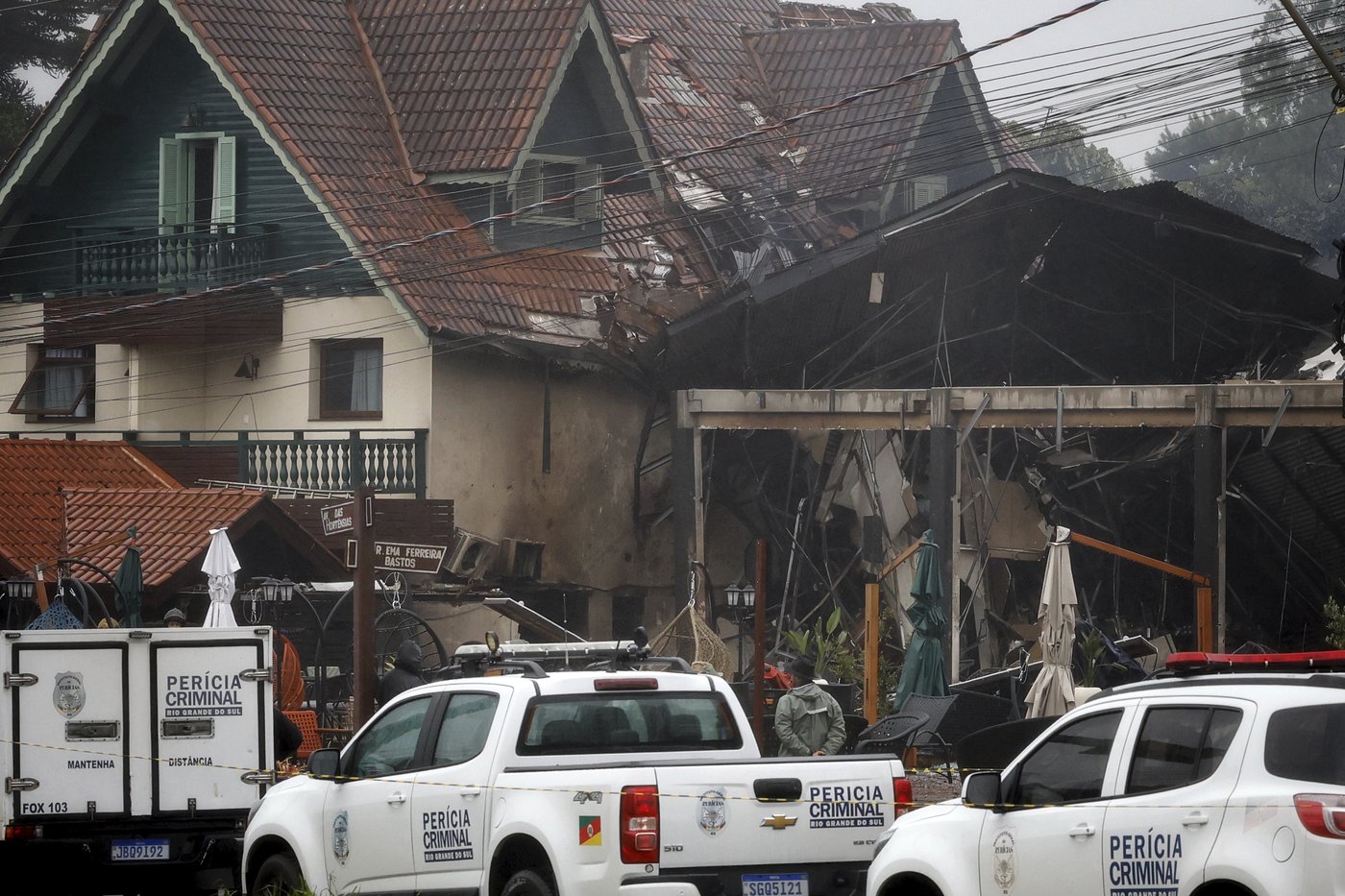 At least 10 are killed as a small plane crashes into a Brazilian town popular with tourists | iNFOnews.ca