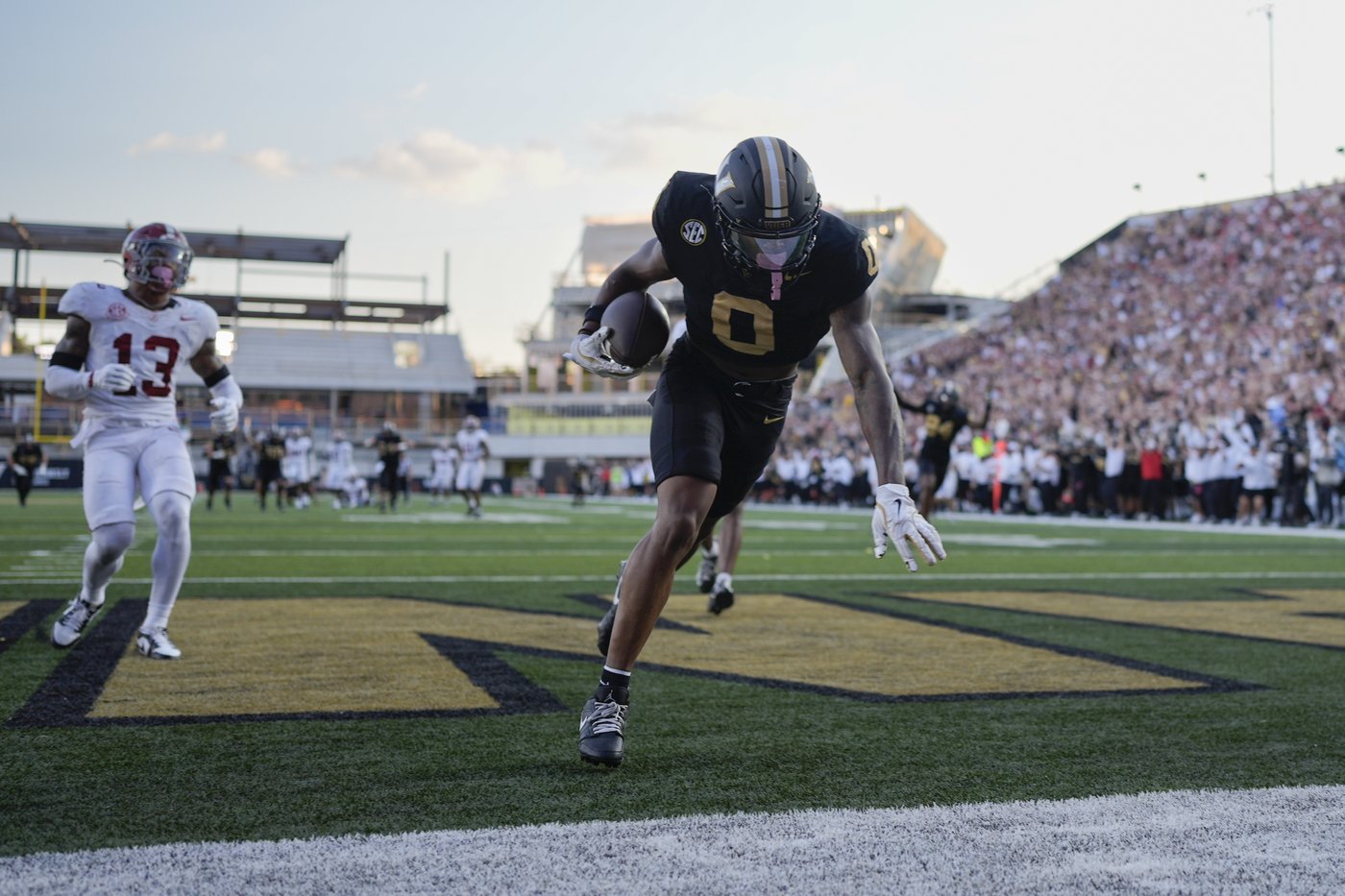 Alabama safety Malachi Moore apologizes for his outburst late in loss to Vanderbilt | iNFOnews.ca