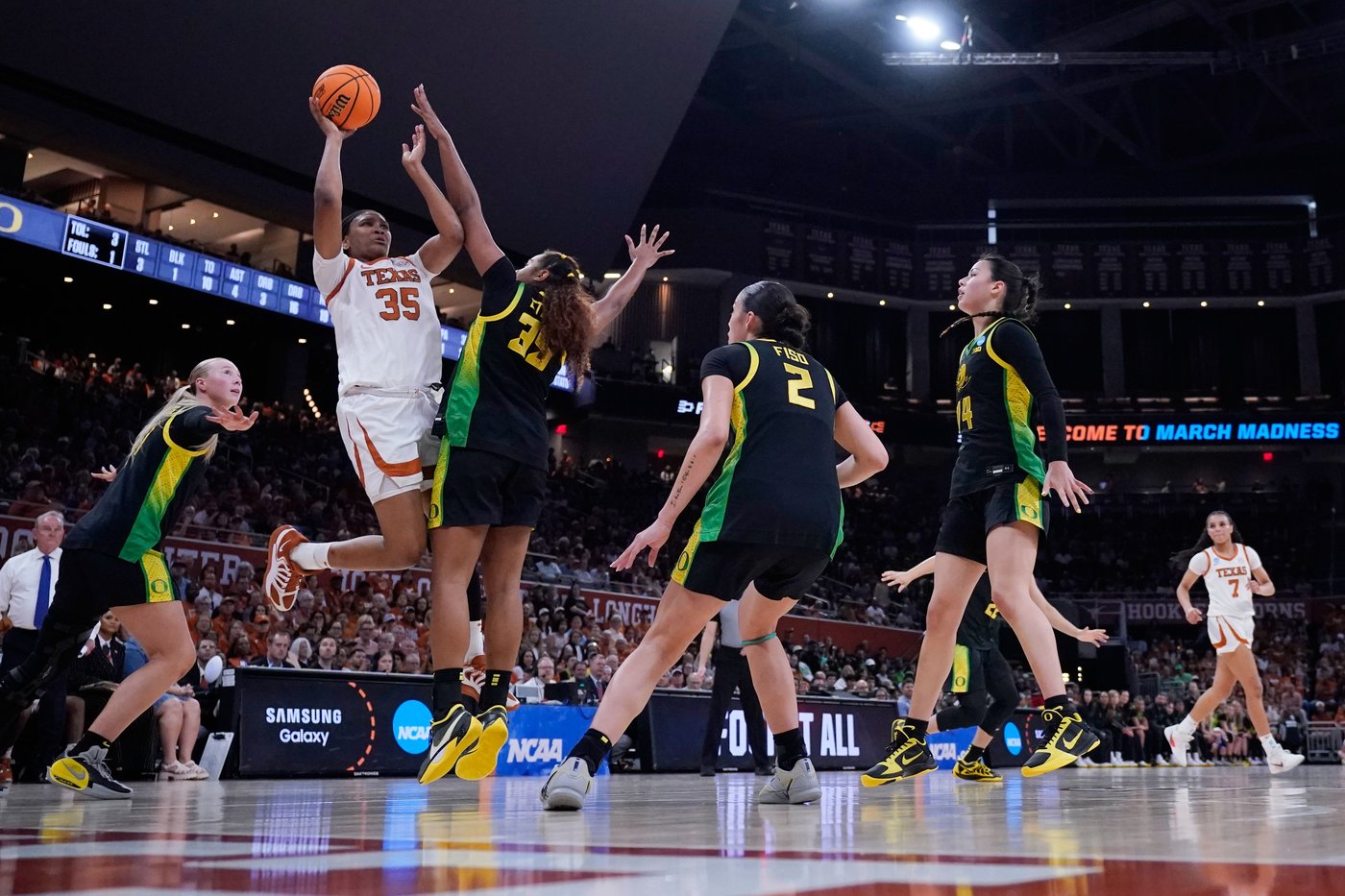 Booker's March Madness moment is career high 40 as No. 1 Texas rolls over Oregon 100-58 to Sweet 16 | iNFOnews.ca Booker's March Madness moment is career high 40 as No. 1 Texas rolls over Oregon 100-58 to Sweet 16 | iNFOnews.ca