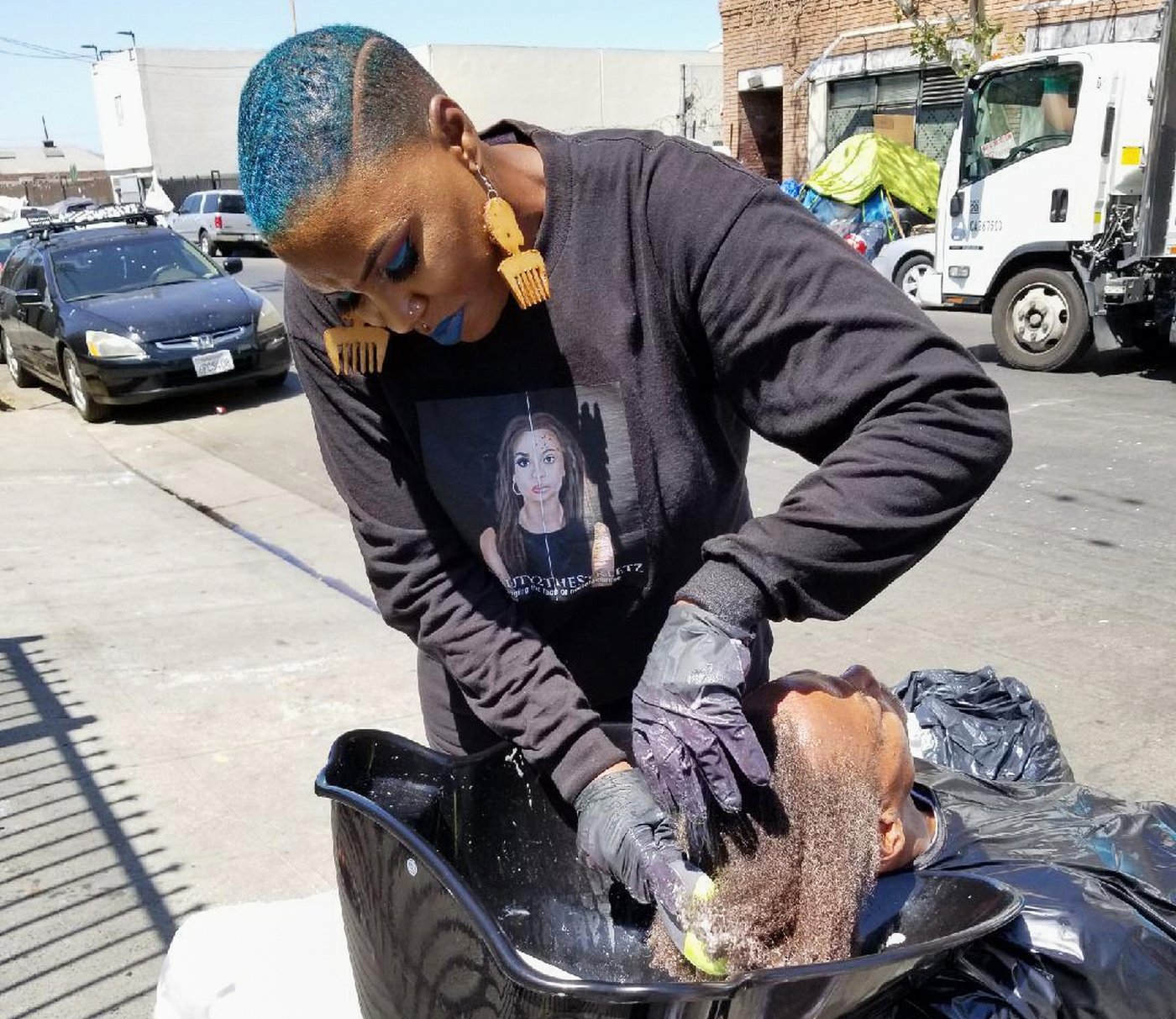 TikTok star Shirley Raines, known for bringing meals and respect to people on Skid Row, dies at 58 | iNFOnews.ca TikTok star Shirley Raines, known for bringing meals and respect to people on Skid Row, dies at 58 | iNFOnews.ca