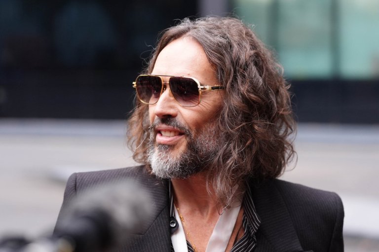 Prosecution labels Russell Brand a ruthless sexual predator at opening of his sex assault trial | iNFOnews.ca