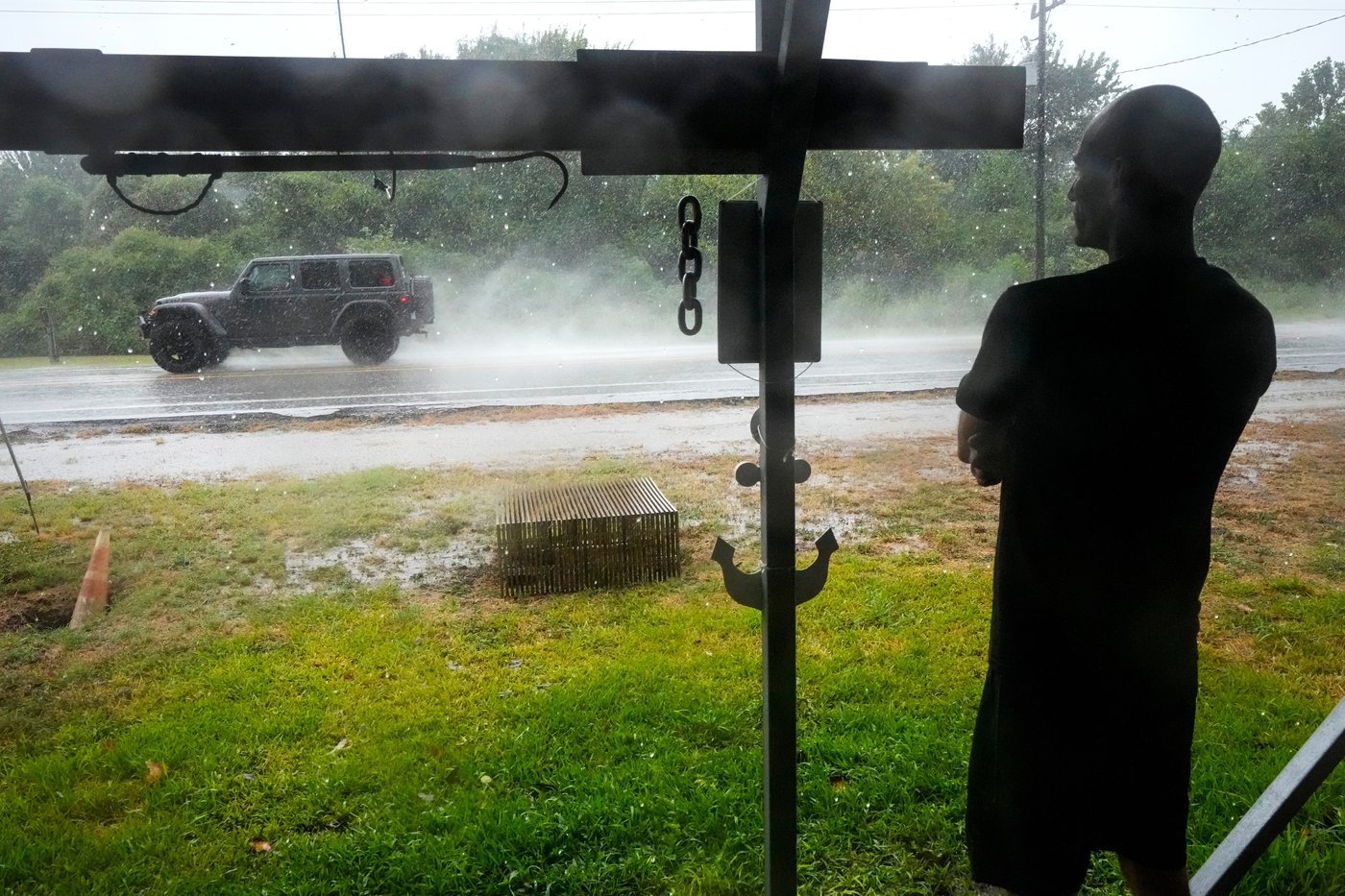 Edouard, now a tropical depression, drenches Texas with flash flooding and downed trees | iNFOnews.ca Edouard, now a tropical depression, drenches Texas with flash flooding and downed trees | iNFOnews.ca