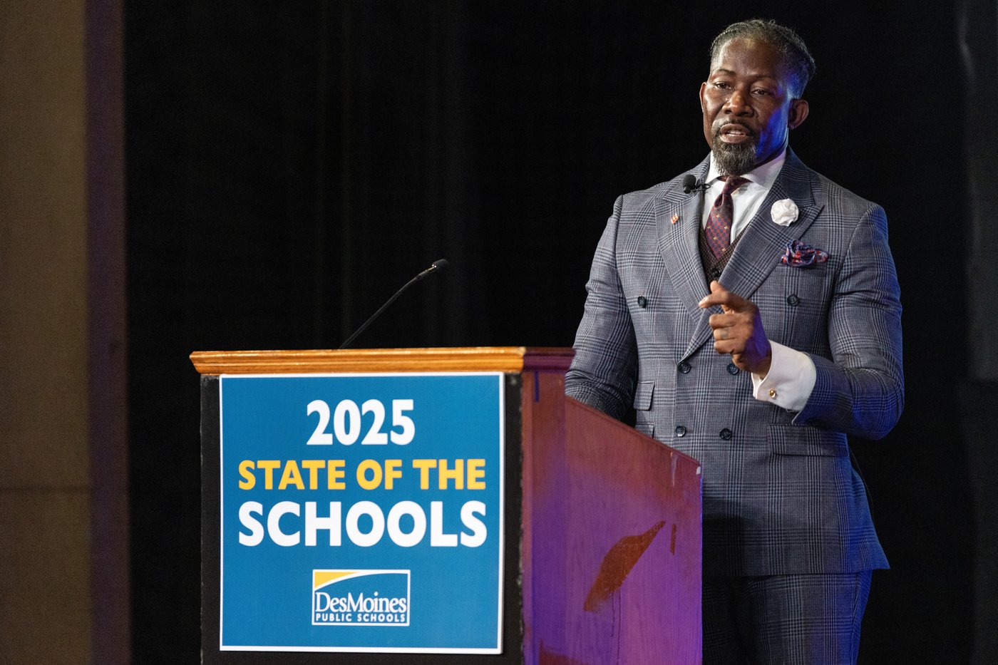Iowa superintendent detained by ICE falsely claimed he was a US citizen, indictment says | iNFOnews.ca Iowa superintendent detained by ICE falsely claimed he was a US citizen, indictment says | iNFOnews.ca
