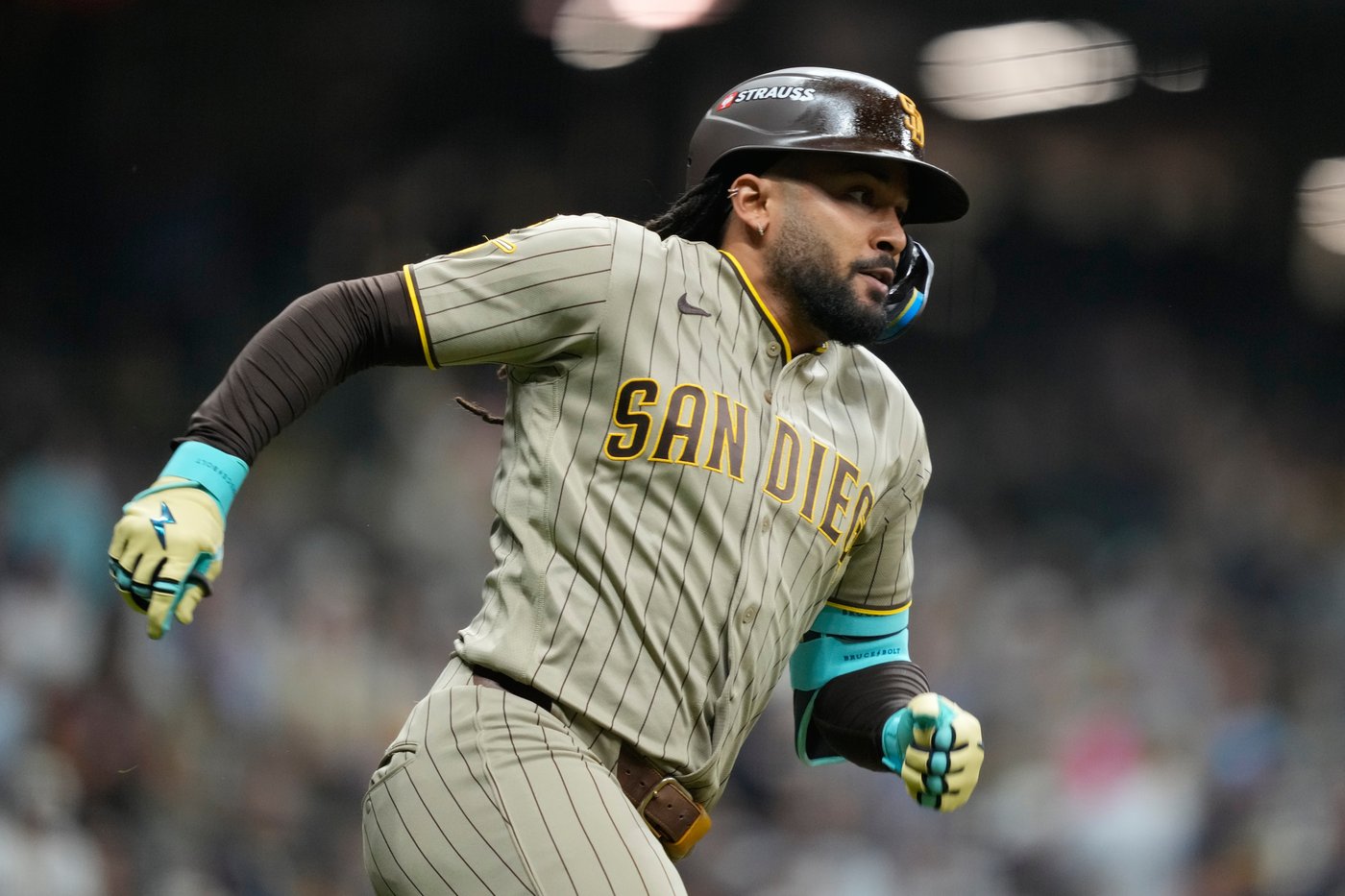 Brewers edge Padres 3-2 in NLDS opener that features bizarre play in 9th inning | iNFOnews.ca