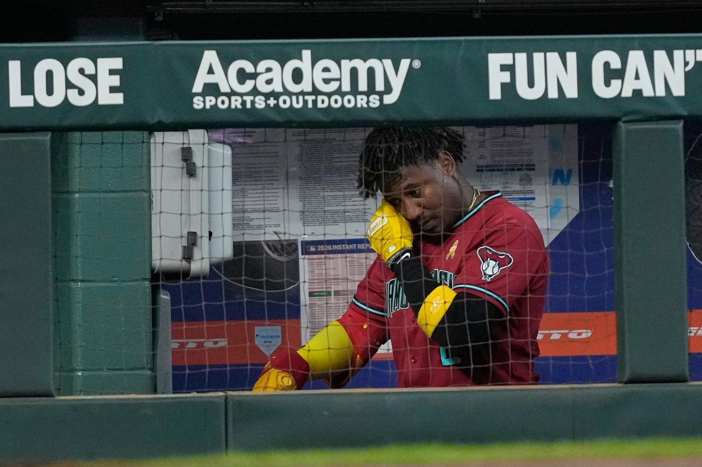 Arizona’s Perdomo leaves game with head contusion after being hit in the helmet by a line drive | iNFOnews.ca Arizona’s Perdomo leaves game with head contusion after being hit in the helmet by a line drive | iNFOnews.ca