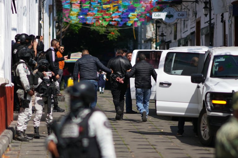 Authorities arrest 7 bodyguards in connection with a Mexican mayor's assassination | iNFOnews.ca