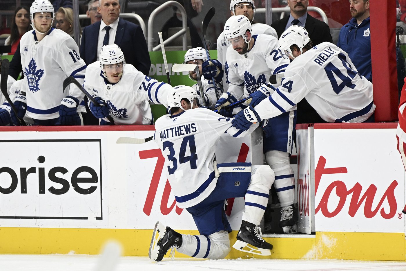 Petry scores a pair as Red Wings beat Maple Leafs 4-2 | iNFOnews.ca