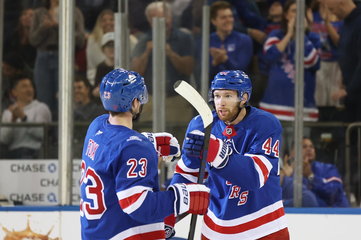 Shesterkin makes 28 saves and has an assist as Rangers beat Mammoth 4-2 for 3rd straight win | iNFOnews.ca Shesterkin makes 28 saves and has an assist as Rangers beat Mammoth 4-2 for 3rd straight win | iNFOnews.ca