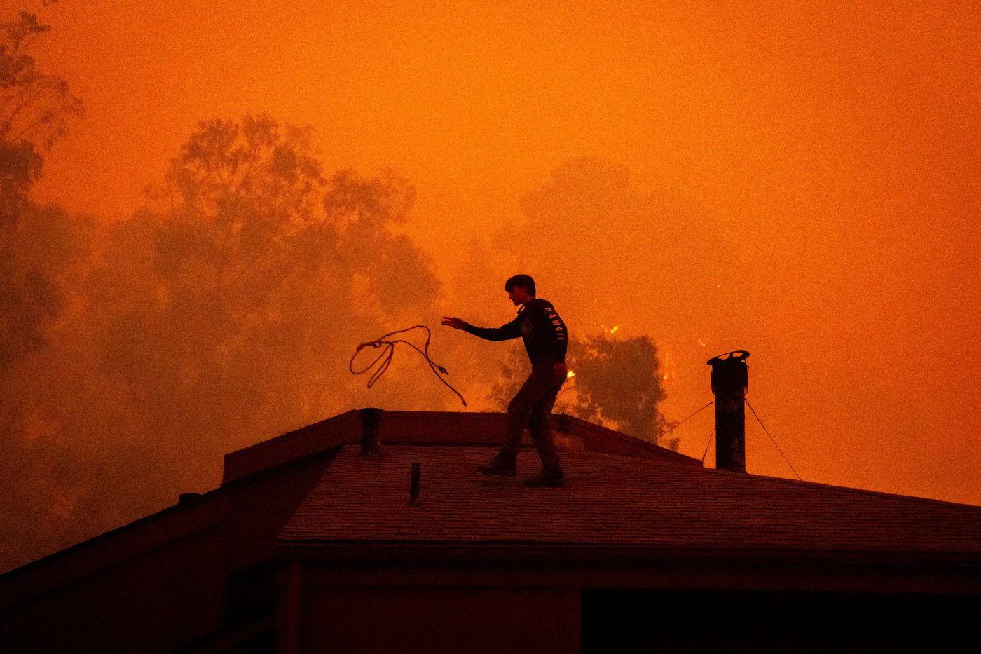 Wildfires burn along California's scenic Big Sur coast, in photos | iNFOnews.ca