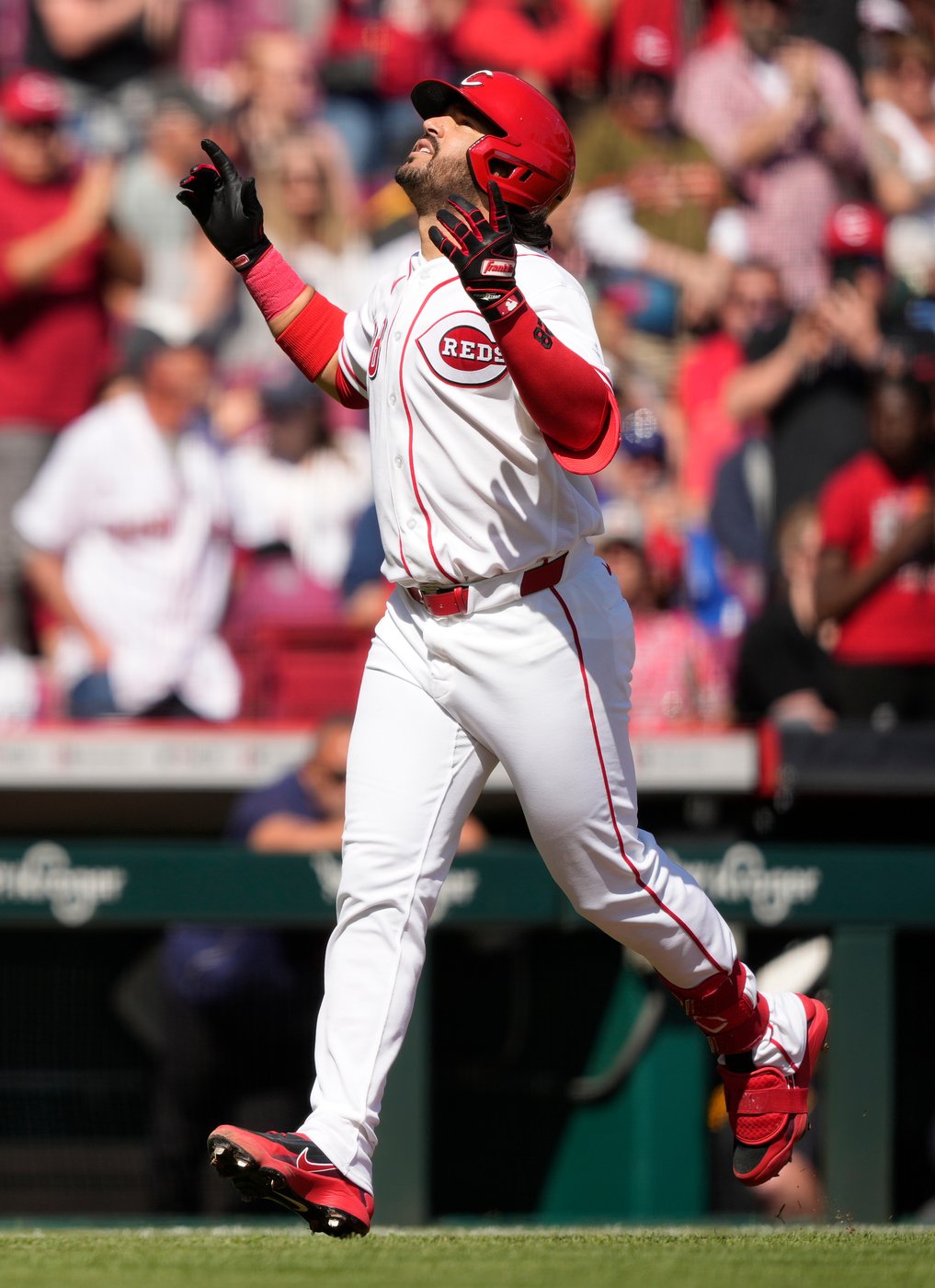 Eugenio Suarez hits a 3-run homer and Reds beat Red Sox 3-2 to win season-opening series | iNFOnews.ca Eugenio Suarez hits a 3-run homer and Reds beat Red Sox 3-2 to win season-opening series | iNFOnews.ca