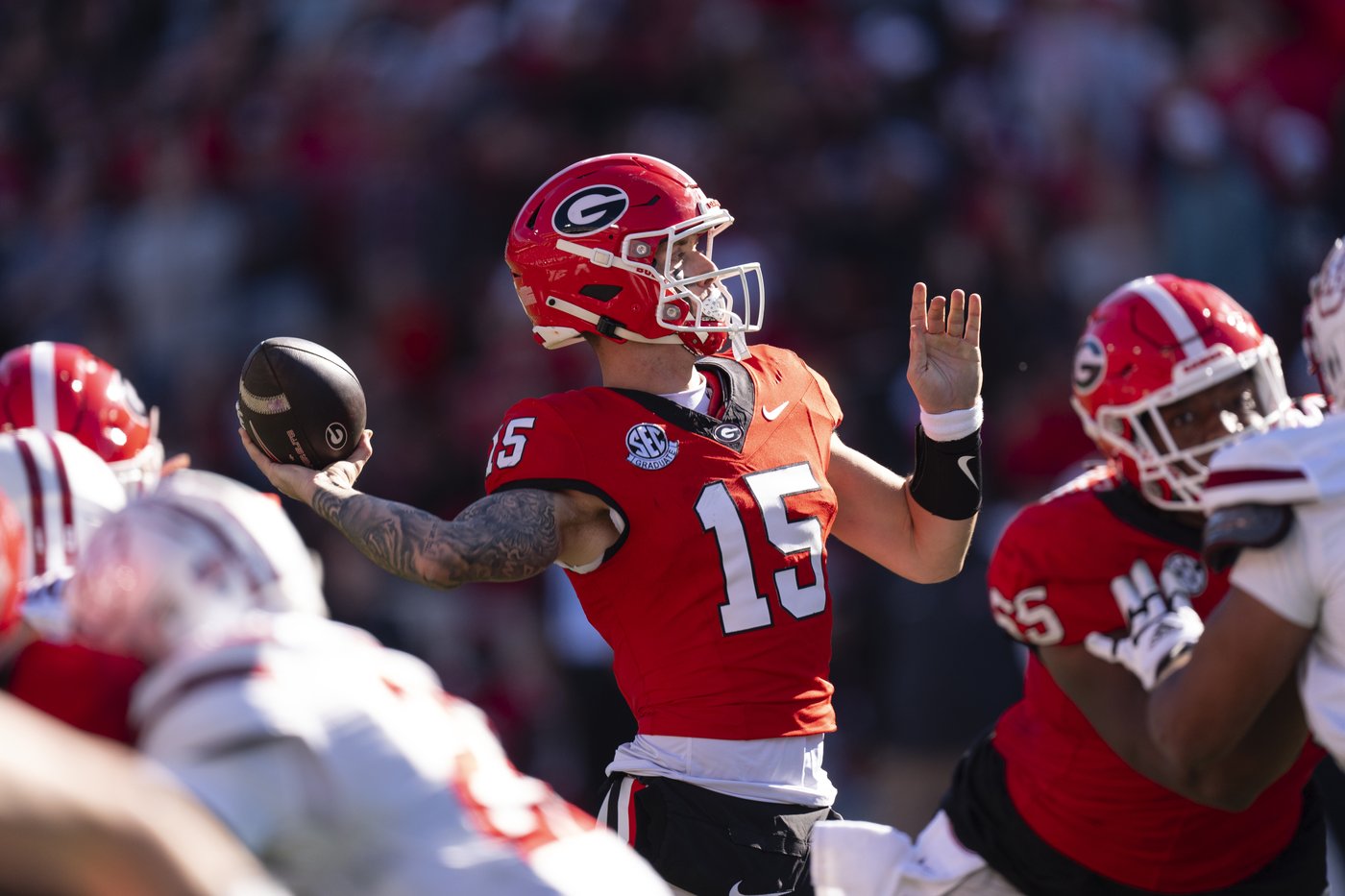 Beck throws 4 TD passes and Frazier runs for 3 scores to lead No. 8 Georgia past UMass, 59-21 | iNFOnews.ca Beck throws 4 TD passes and Frazier runs for 3 scores to lead No. 8 Georgia past UMass, 59-21 | iNFOnews.ca
