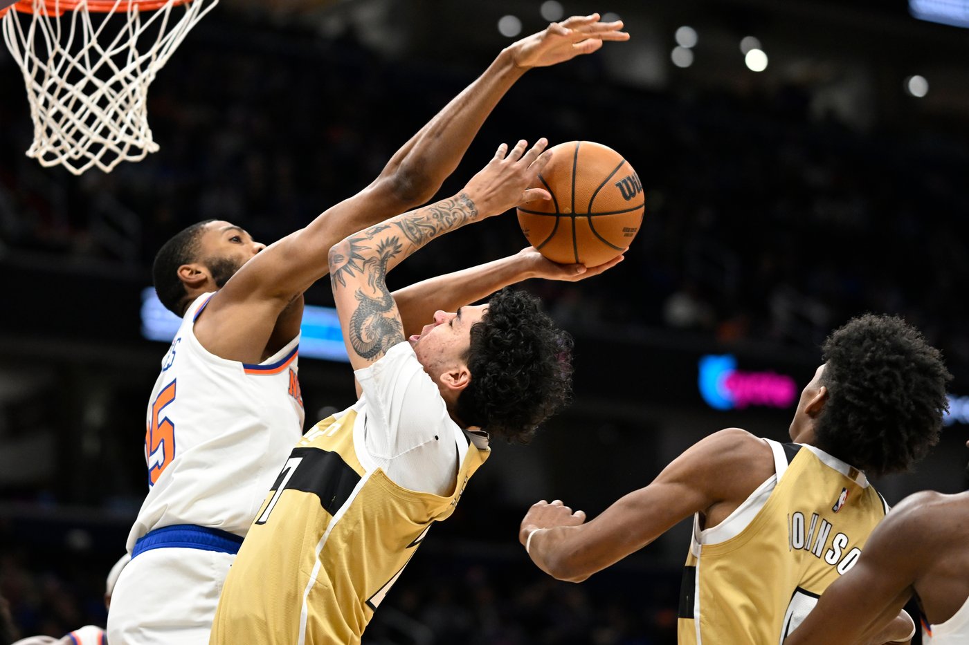 Knicks lose Hart to injury, but still win their 7th straight with ease, 132-101 over the Wizards | iNFOnews.ca