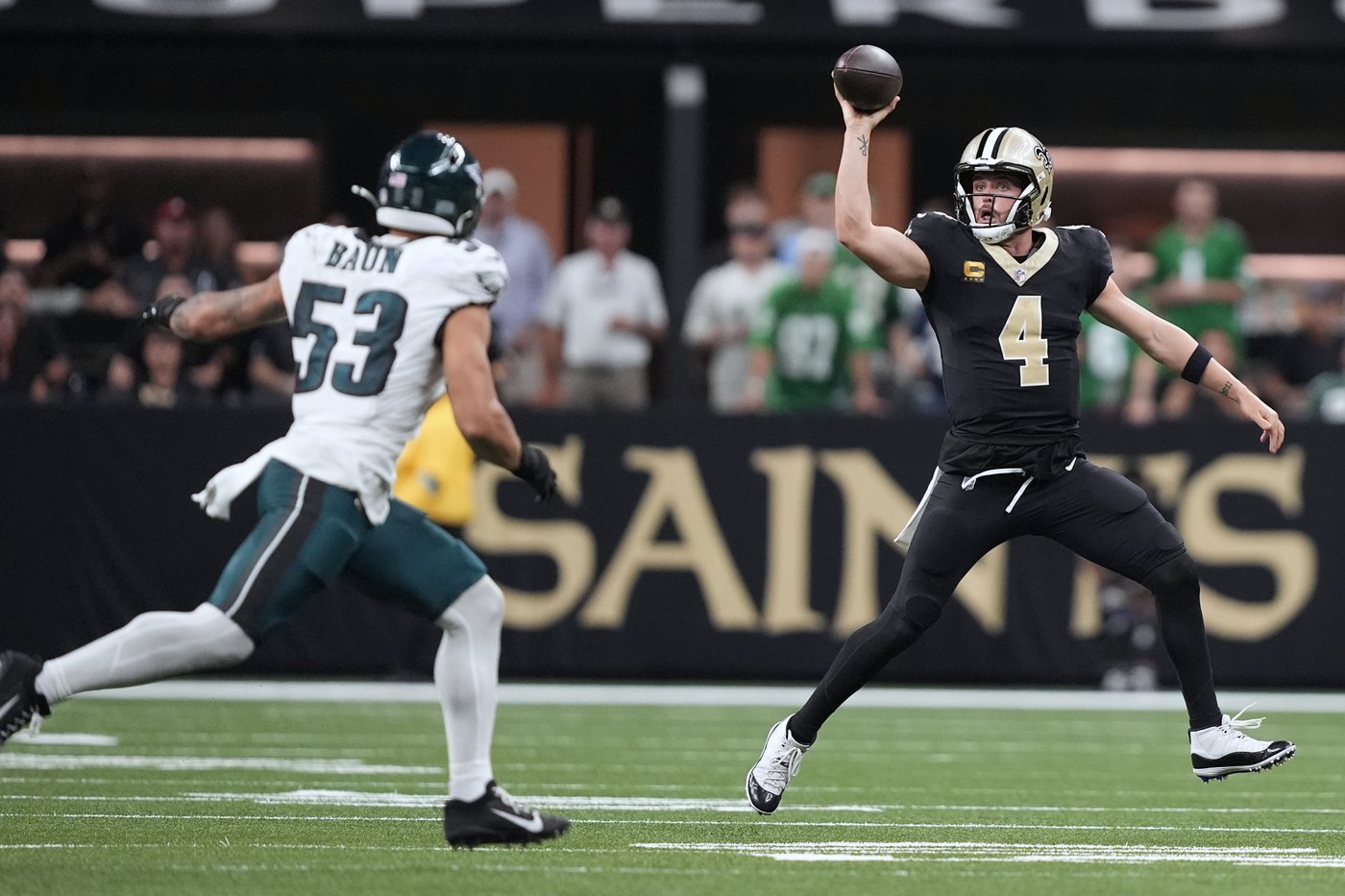 Saints' offense stalls out during a punishing clash with the Eagles | iNFOnews.ca
