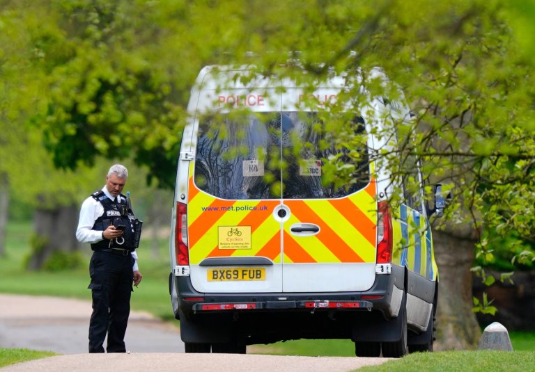 London police, some in protective clothing, probe discarded items near Israeli Embassy | iNFOnews.ca