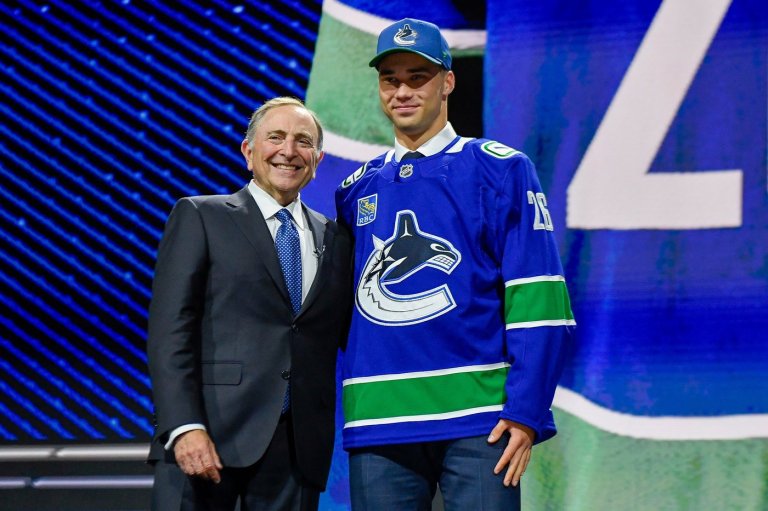 Canucks sign first-round draft pick Novotny to three-year entry-level contract | iNFOnews.ca