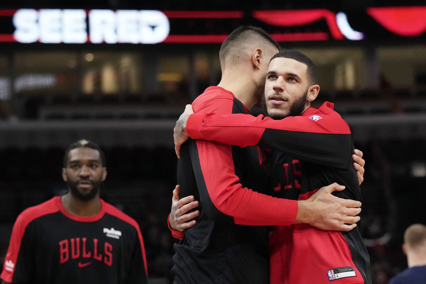 Lonzo Ball makes long-awaited return from knee injuries, scores 10 in Bulls' preseason game | iNFOnews.ca