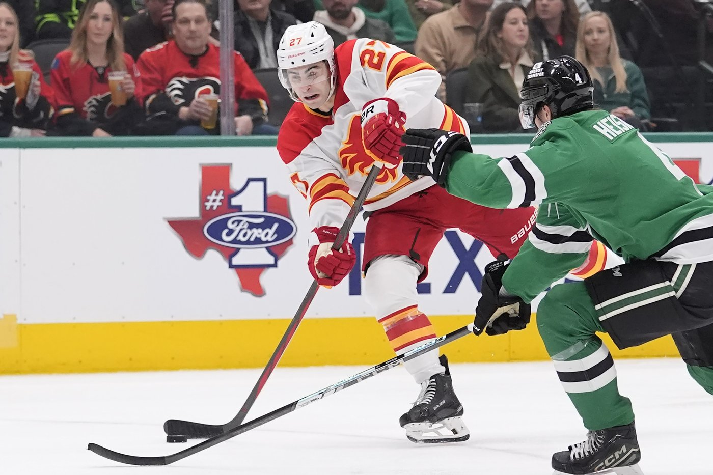 Hintz ignites third-period goal barrage as Stars beat Flames 6-2 | iNFOnews.ca