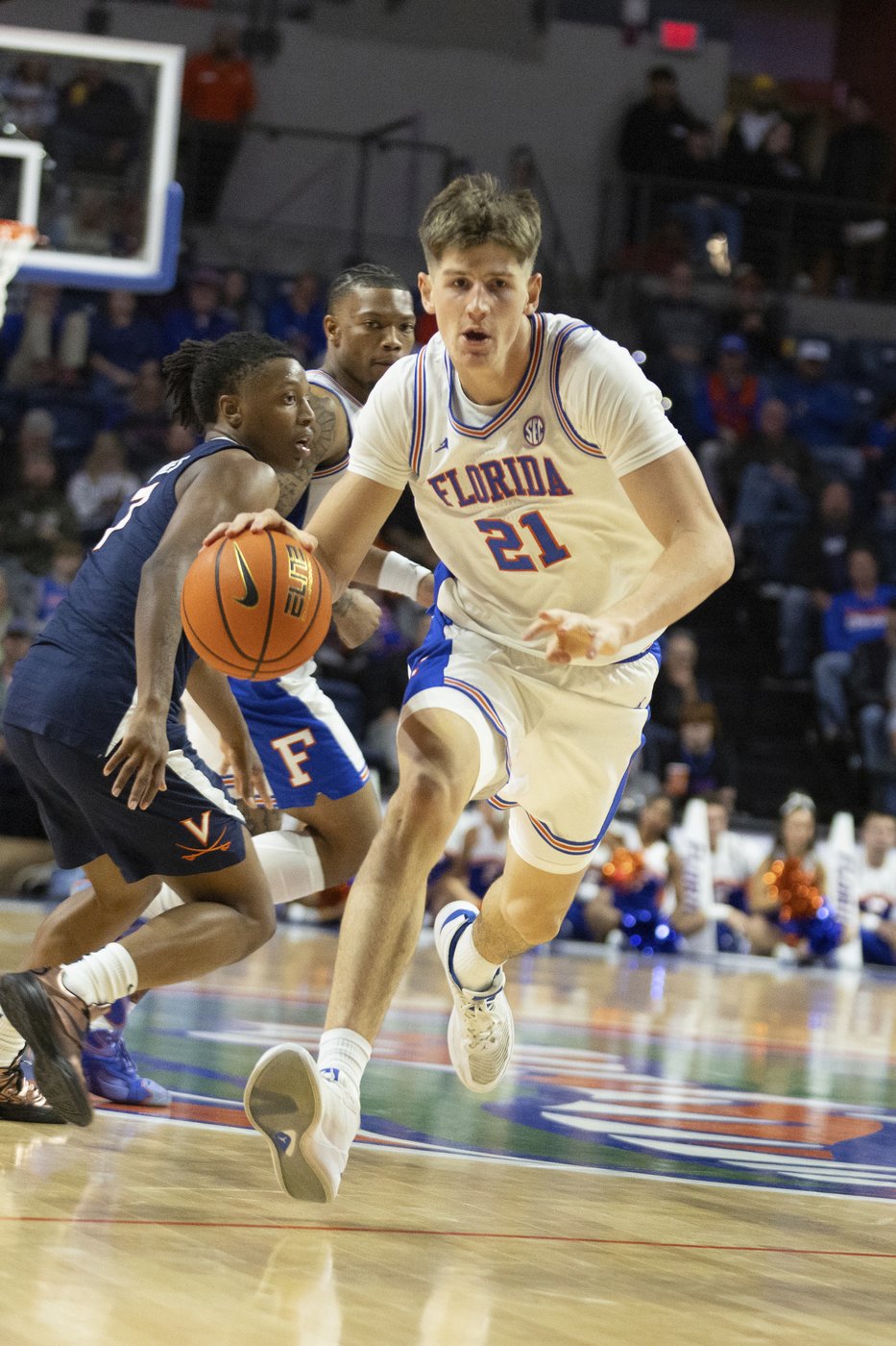 Walter Clayton scores 27 points, No. 13 Florida beats Virginia 87-69 in SEC/ACC Challenge | iNFOnews.ca