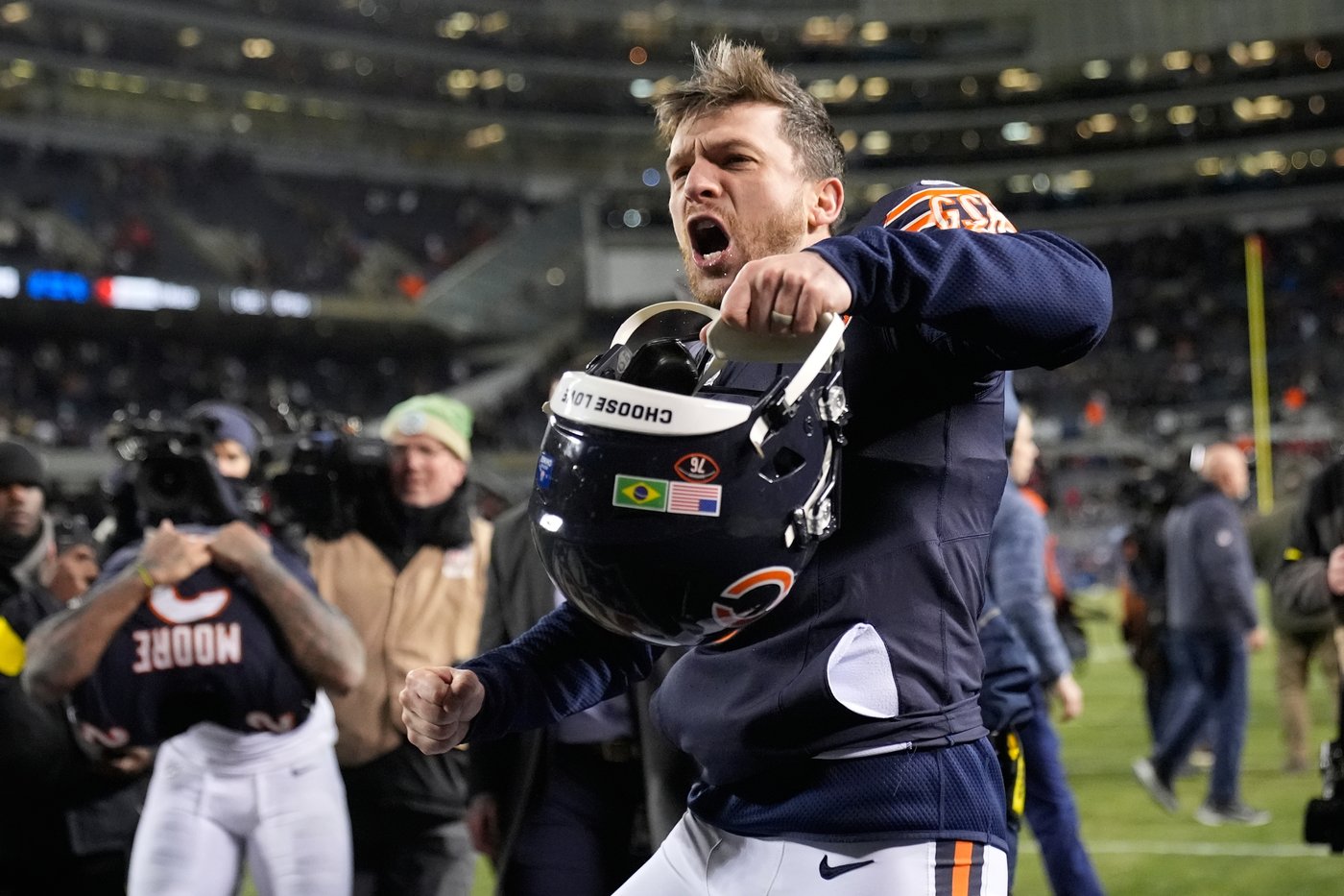 Bears stun Packers 22-16 with improbable rally as Williams finds Moore for winning score in OT | iNFOnews.ca