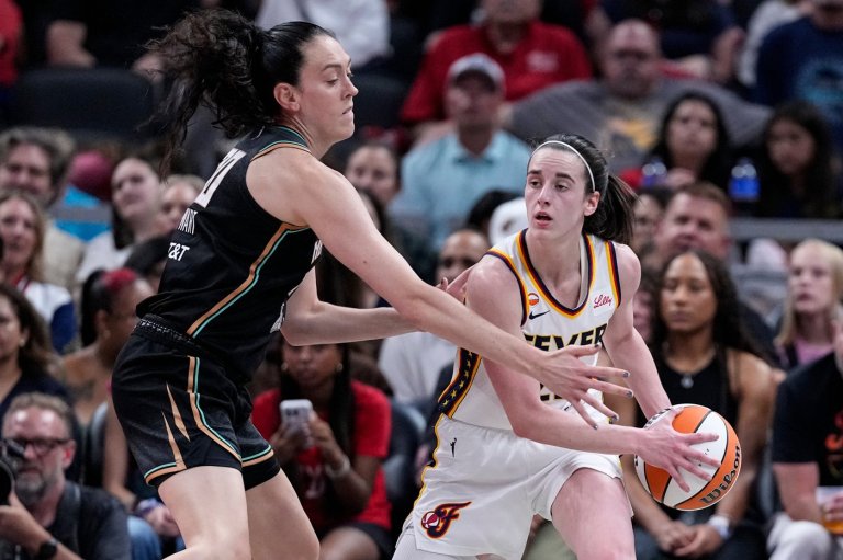 Kelsey Mitchell, Caitlin Clark help Fever continue hot streak with 106-92 victory over Liberty | iNFOnews.ca